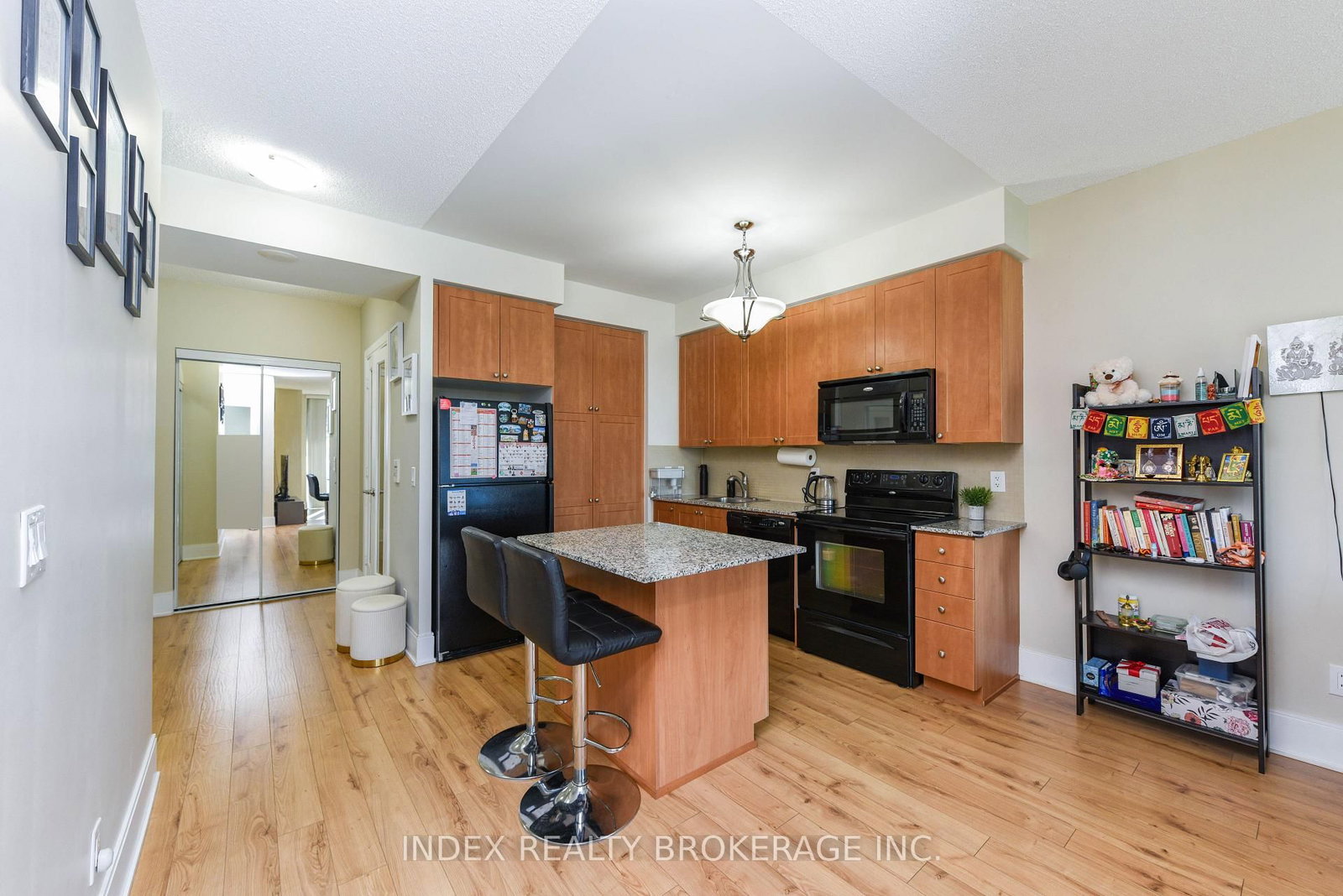 Listing Image 7