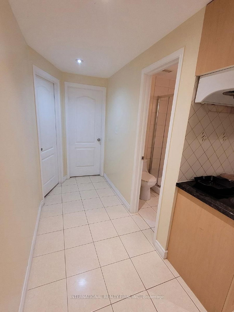 23 Hackett Ave, Toronto, M3J 0C7 | Image 2