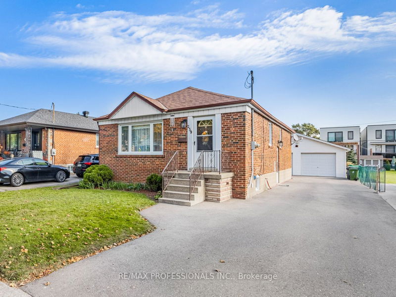 259 Aldercrest Rd, Toronto, Ontario (MLS W9506836)