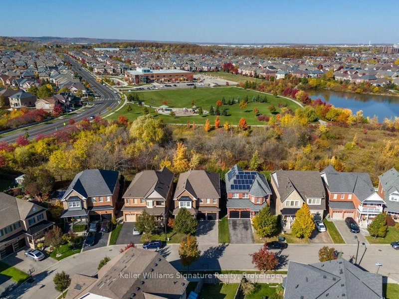 358 Malboeuf Crt, Milton, L9T 7Y3 | Image 3