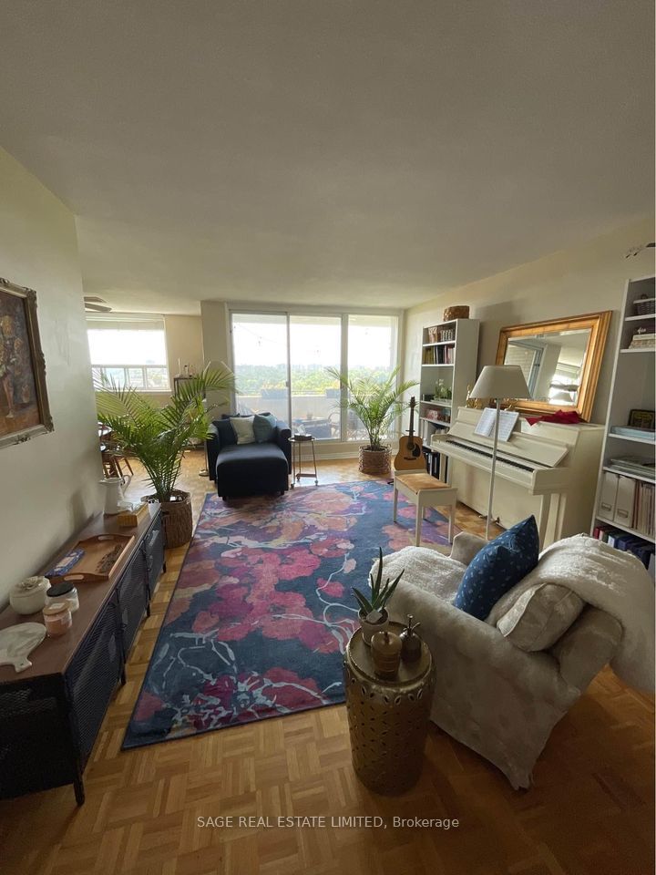 home for lease on 703-14 Neilson Drive W