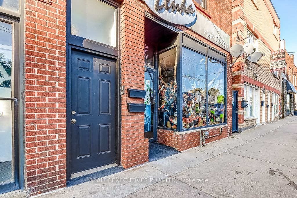 Store W/Apt/Office leased at 568 Rogers Road, Toronto, Keelesdale-Eglinton West, M6M 1B6 - MLS: W9508435