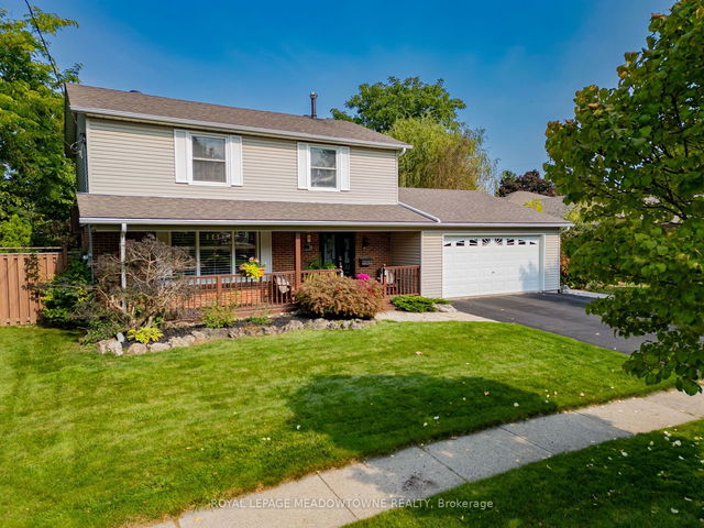 10 Baylor Crescent