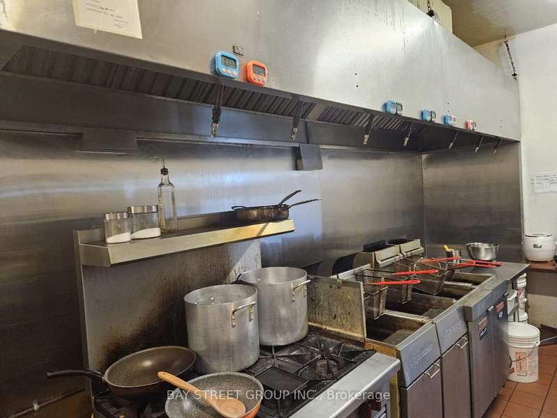 2539 Eglinton Ave W, Toronto, M6M 1T2 | Image 2