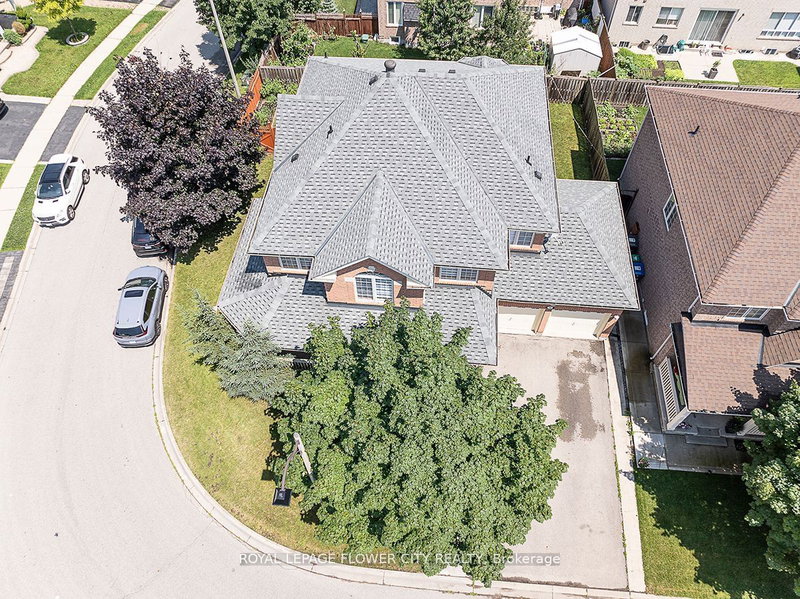 19 Maldives Cres N, Brampton, L6P 1L5 | Image 3
