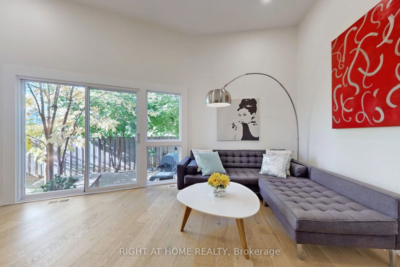 6 - 400 Bloor St, Mississauga, L5A 3M8 | Image 2