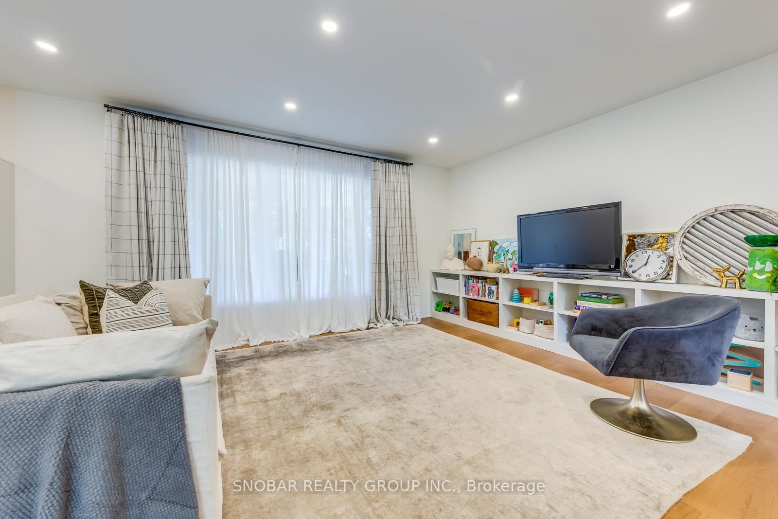 Listing Image 7