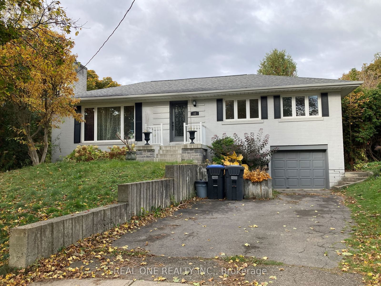 Building in 12 Lyndfield Crescent