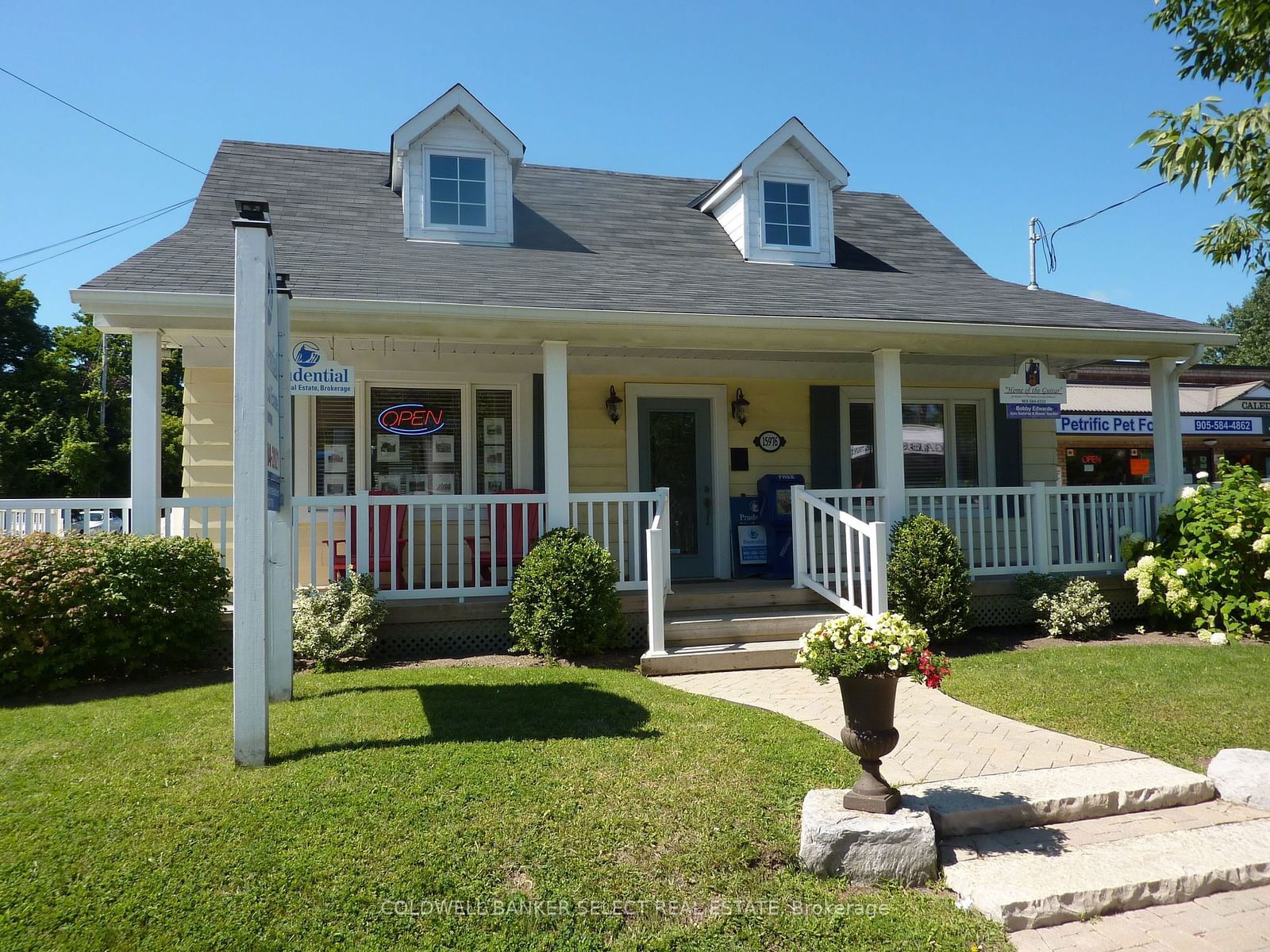 Building in 15976 Airport Road