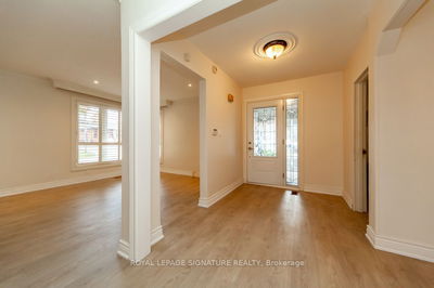 35 Deevale Rd, Toronto - Downsview-Roding-CFB image-0-3
