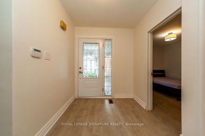 35 Deevale Rd, Toronto - Downsview-Roding-CFB image-0-4