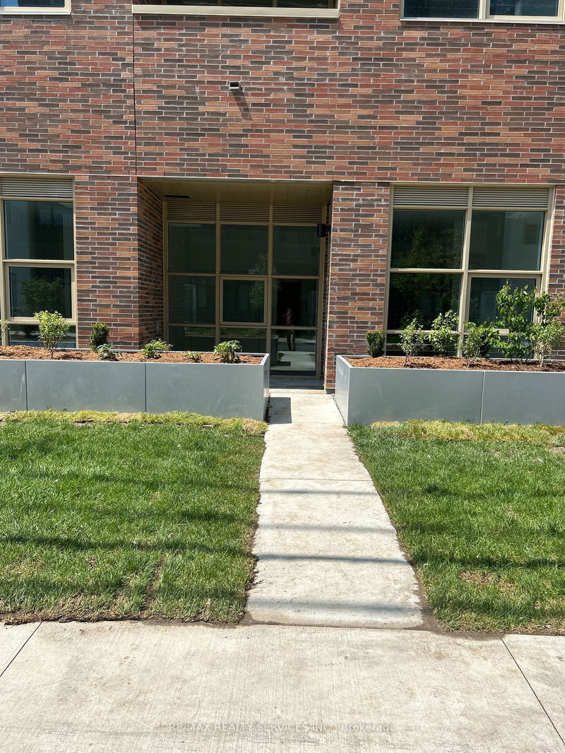 home for lease on 102-1787 St. Clair Avenue W