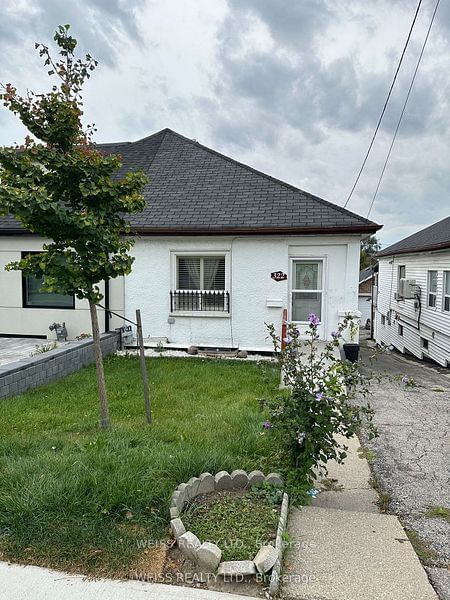 home for sale on 322 Blackthorn Avenue
