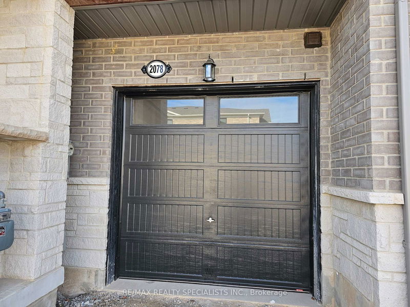 home for lease on 2078 Coppenwood   Common