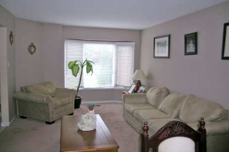 3310 Greenbelt Cres, Mississauga, L5N5X1 | Image 2