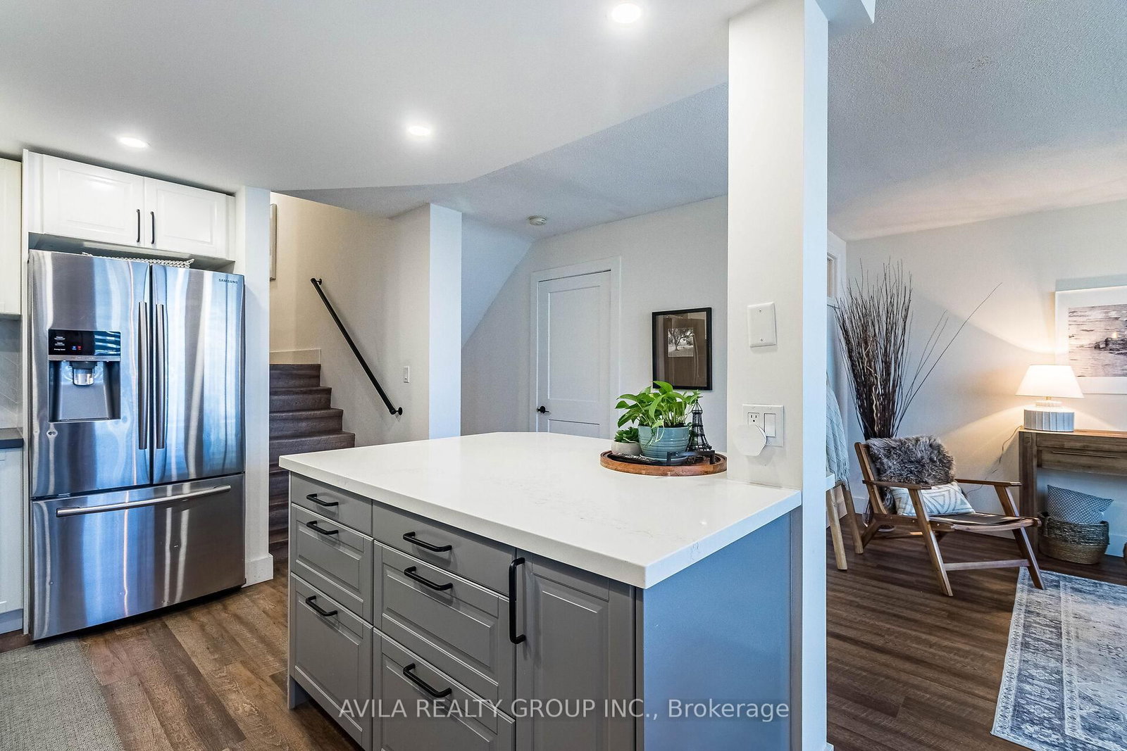 Listing Image 11