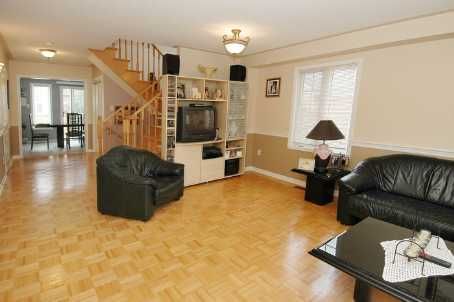 78 Starhill Cres, Brampton, L6R2W1 | Image 2