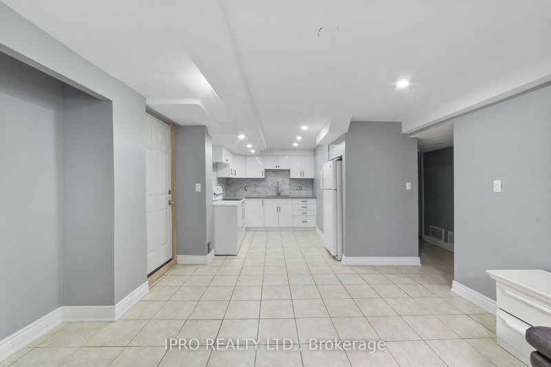 Lower - 26 Newman Crt, Brampton, L6S 5T1 | Image 2