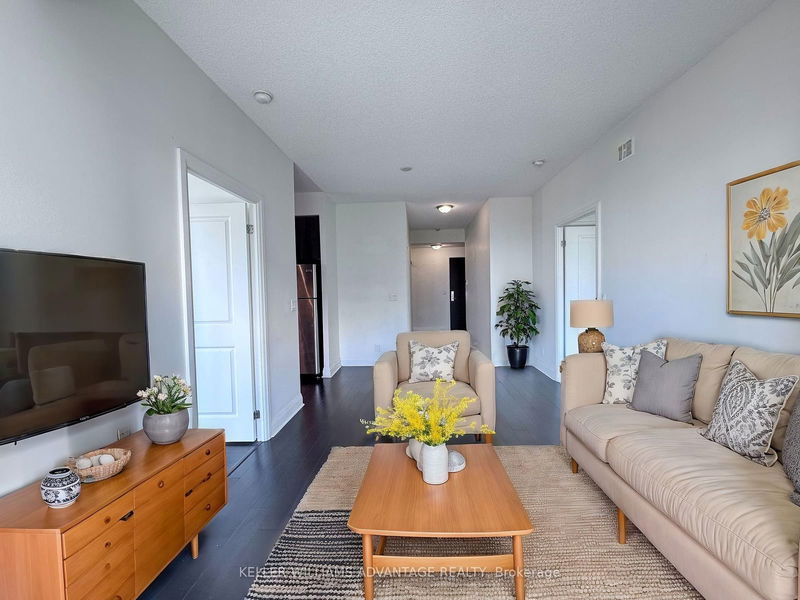 home for lease on 1113-1185 The Queensway