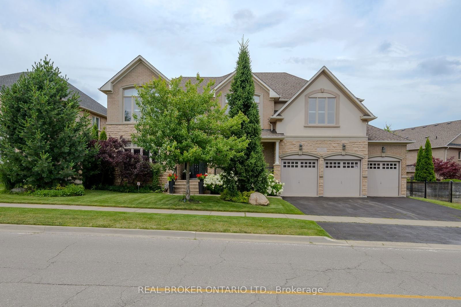 Building in 1385 Arrowhead Road