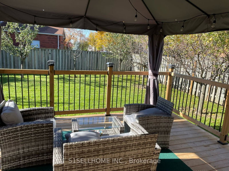 846 Savoy Cres, Mississauga, L5R 3C7 | Image 2