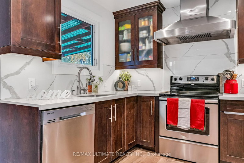 3321 Monica Dr, Mississauga, L4T 3E6 | Image 3