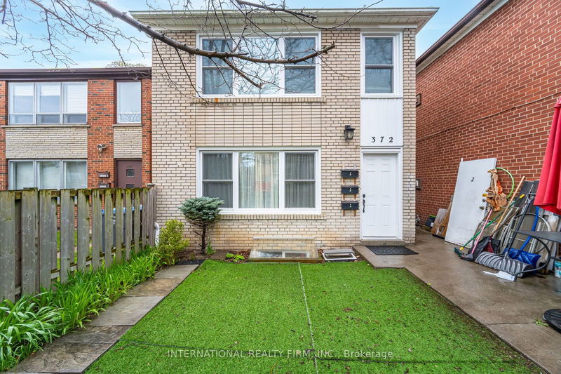 home for lease on 2-372 Lakeshore Road W
