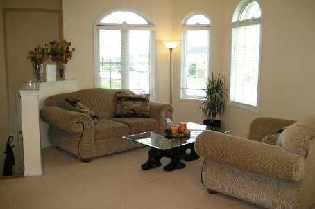 687 Twain Ave, Mississauga, L5W1M1 | Image 2