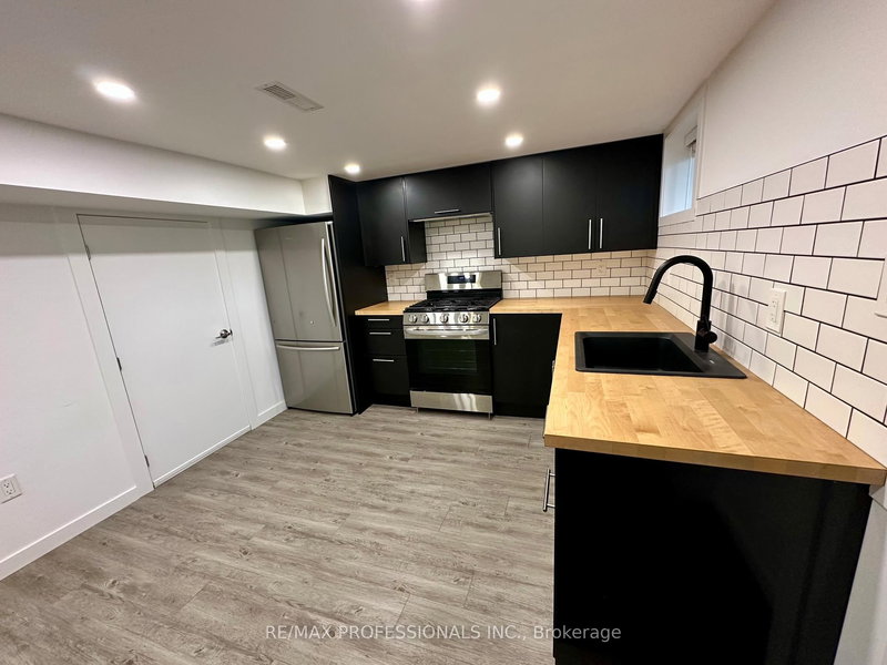 Lower - 66 Whitburn Cres, Toronto, M3M 2S4 | Image 2