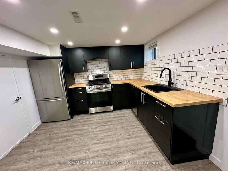 Lower - 66 Whitburn Cres, Toronto, M3M 2S4 | Image 3