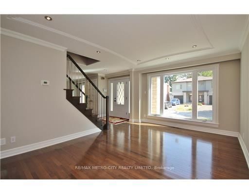 840 FOREST St, Ottawa, K2B 5P9 | Image 2