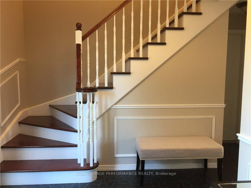 812 CHELSEA Cres, Cornwall, K6H 6T4 | Image 3