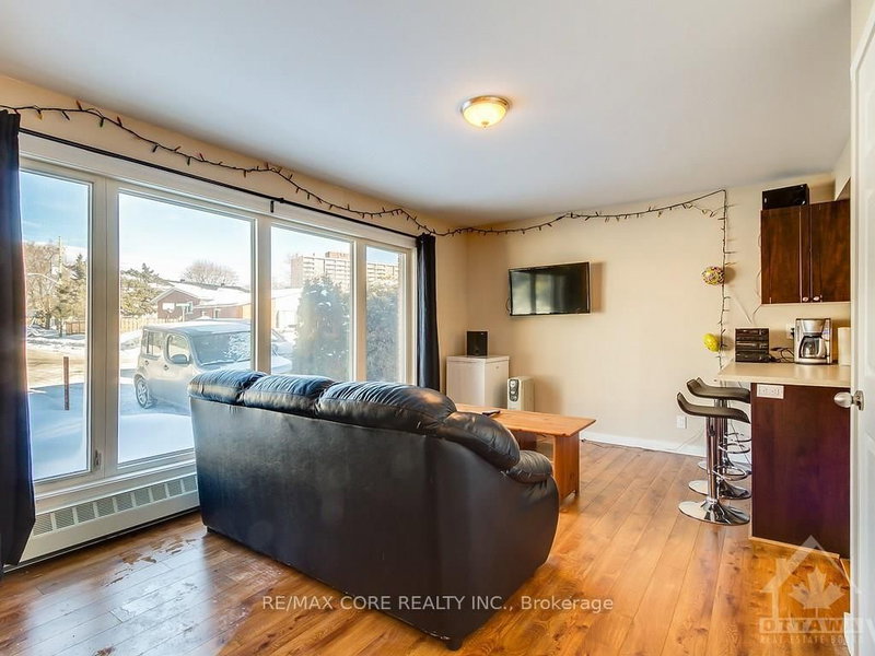 924 BERMUDA Ave, Ottawa, K1K 0V6 | Image 2