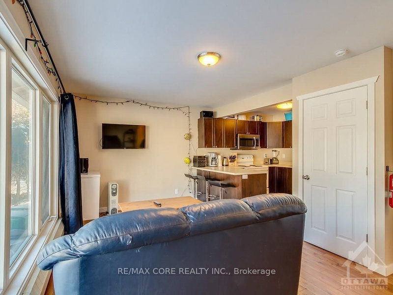924 BERMUDA Ave, Ottawa, K1K 0V6 | Image 3