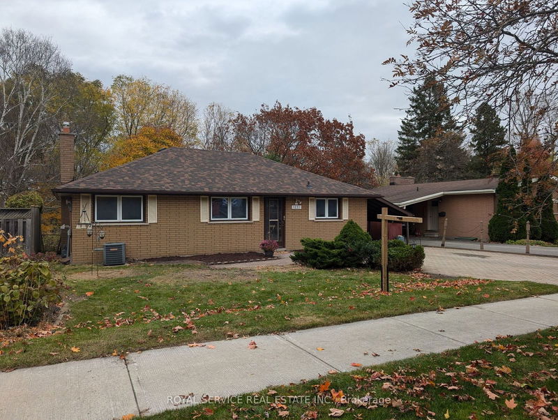 home for sale on 1239 Algonquin Boulevard