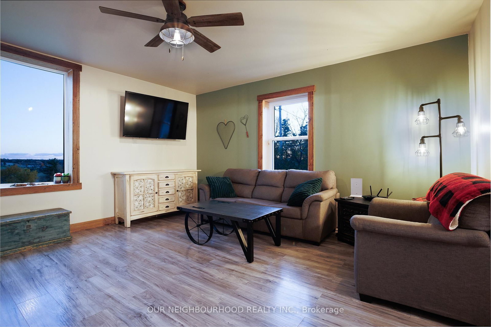 Listing Image 7