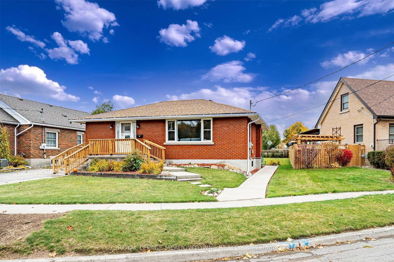 home for lease on Unit B-15 Summit Crescent