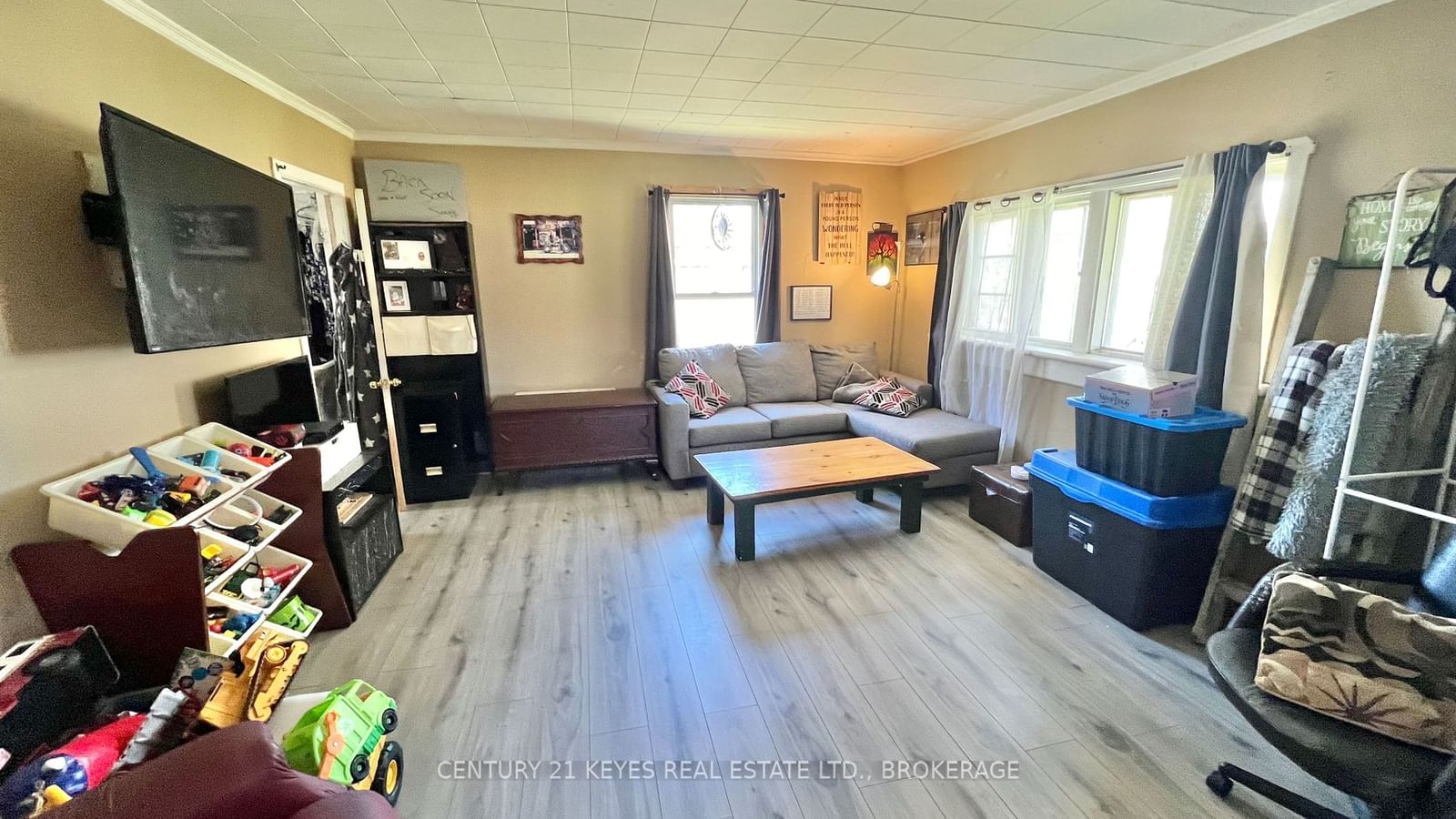 Listing Image 7