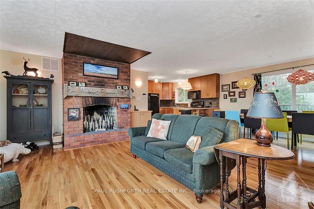 Listing Image 6