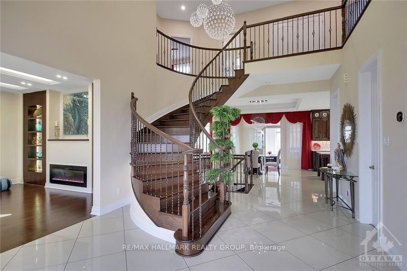 699 BALLYCASTLE Cres, Ottawa, K1X 0A4 | Image 3