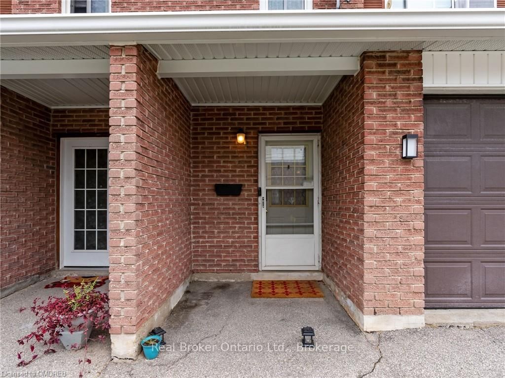 Townhouse sold at 164G HENRY Street, Brant, Brantford Twp, N3S 5C7 - MLS: X10403839