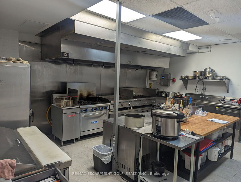 2 - 6710 Drummond Rd, Niagara Falls, L2G 4P1 | Image 2