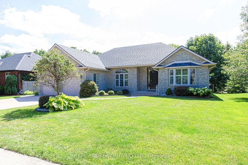 4 Forest Wood Dr, Norfolk - Port Dover image-0-0