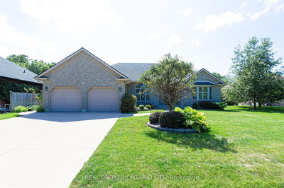 4 Forest Wood Dr, Norfolk - Port Dover image-0-1