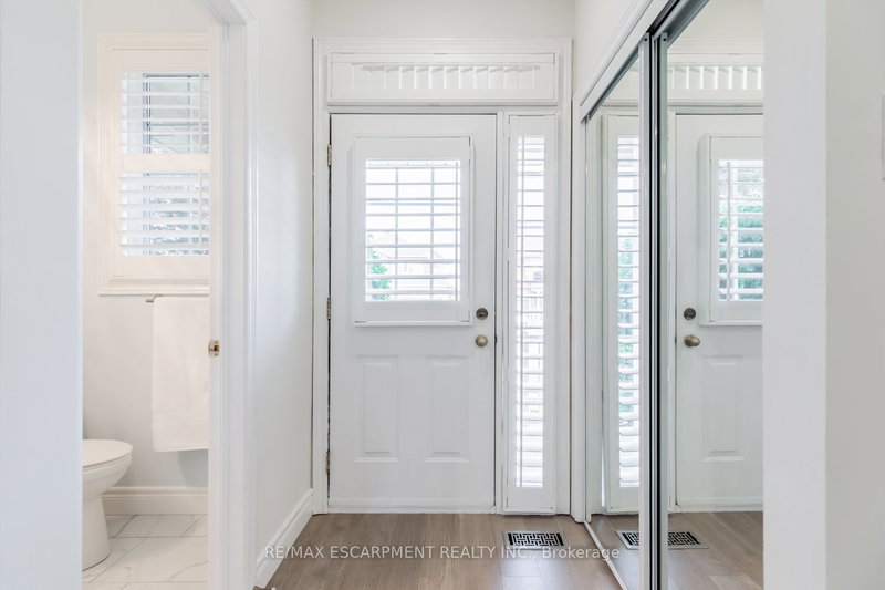 109 Peachwood Cres, Hamilton, L8E 5Z7 | Image 2