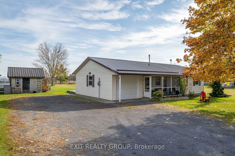 17884 Loyalist Pkwy, Prince Edward County - Hillier image-0-0