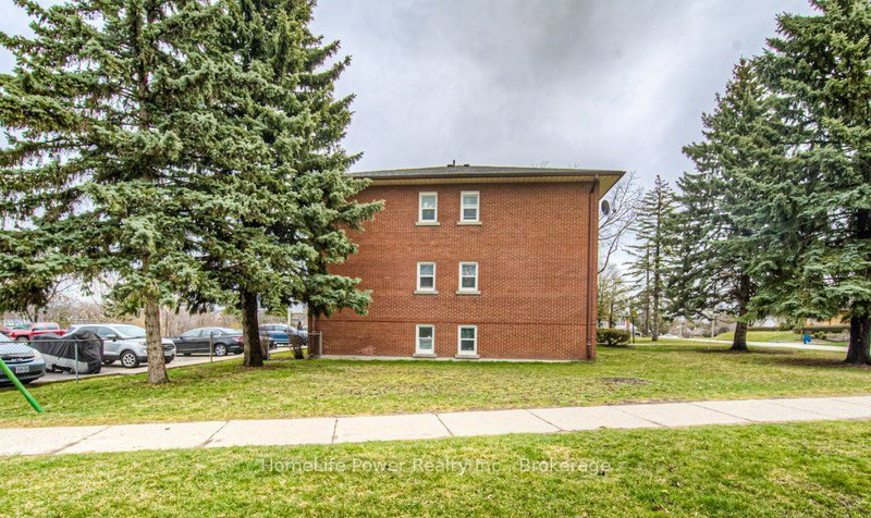 15 Floral Cres, Kitchener, N2G 3B3 | Image 2