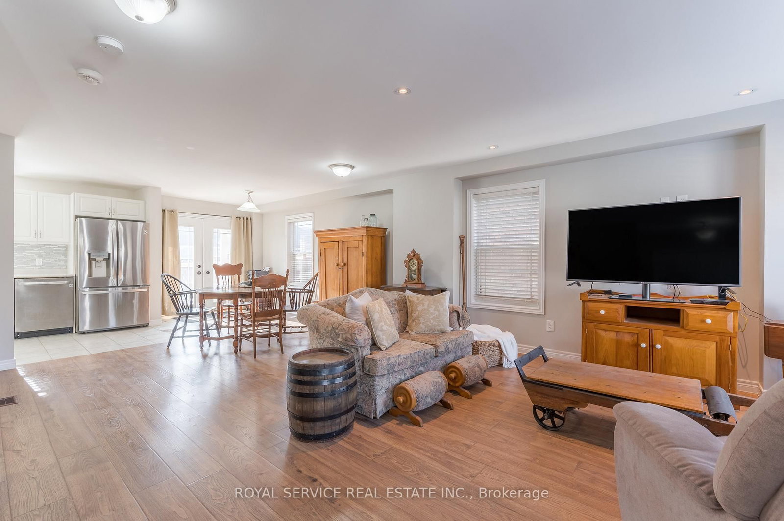 Listing Image 7