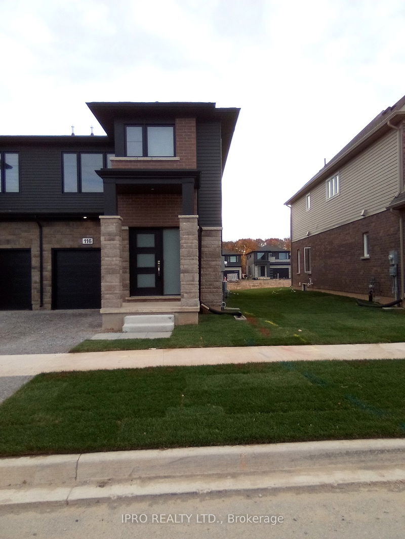 home for lease on 116 Acacia Road