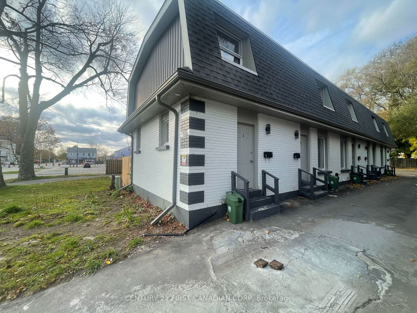 Building at 292 Simcoe Street, London, East K